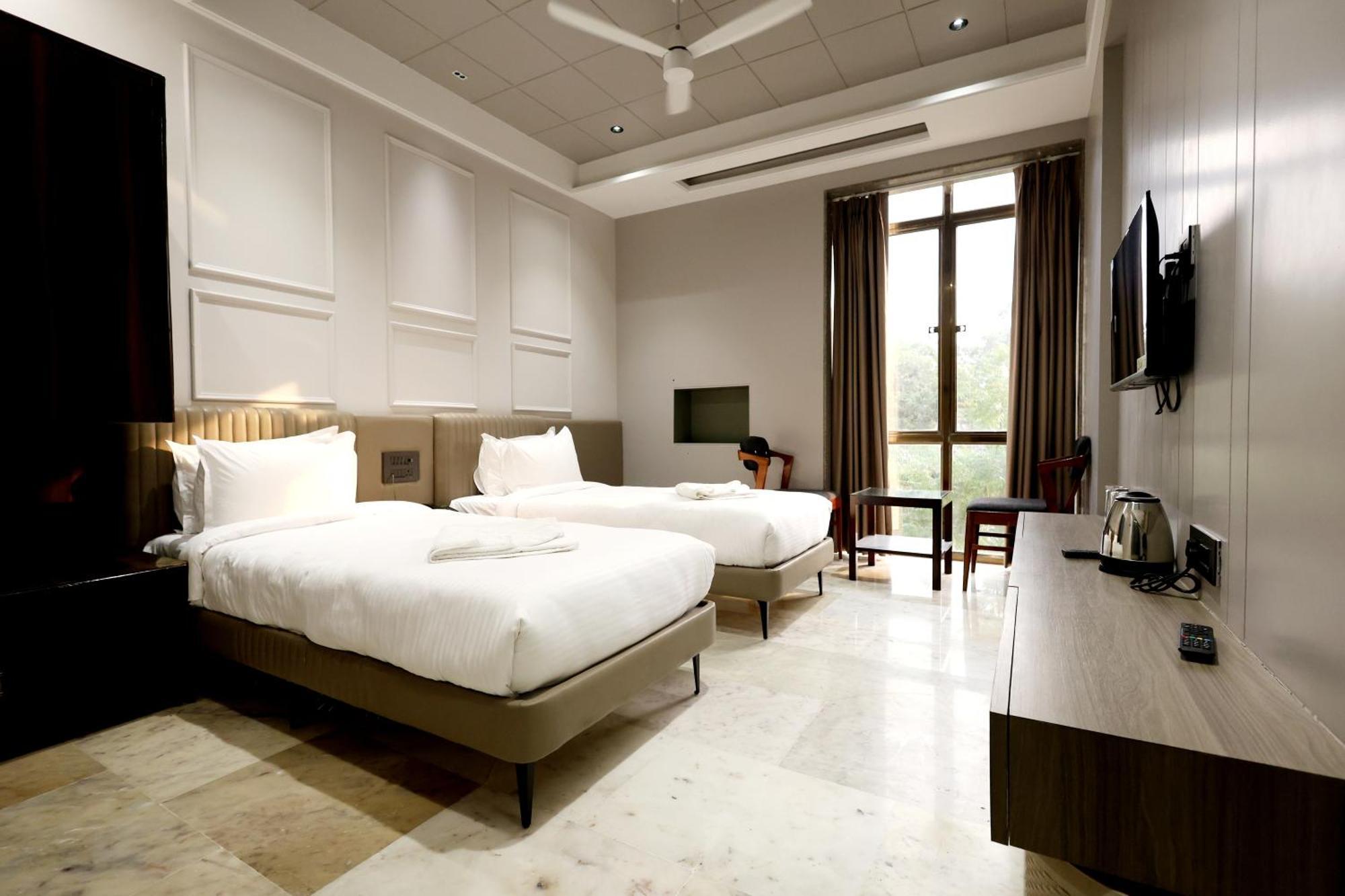 Hotel Statusinn, Ichalkaranji Exterior foto